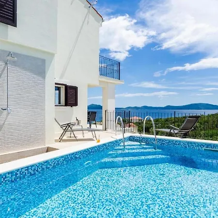 Beachfront With Swimming Pool,terrace And Sea View Villa *