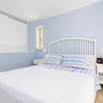 Beachfront With Swimming Pool,terrace And Sea View 斯拉诺
