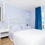 Beachfront With Swimming Pool,terrace And Sea View 斯拉诺