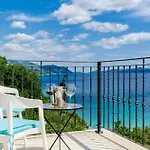 Beachfront With Swimming Pool,terrace And Sea View * 斯拉诺
