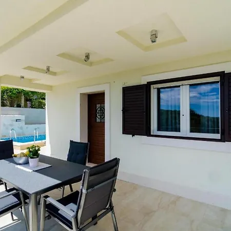 Beachfront With Swimming Pool,terrace And Sea View *