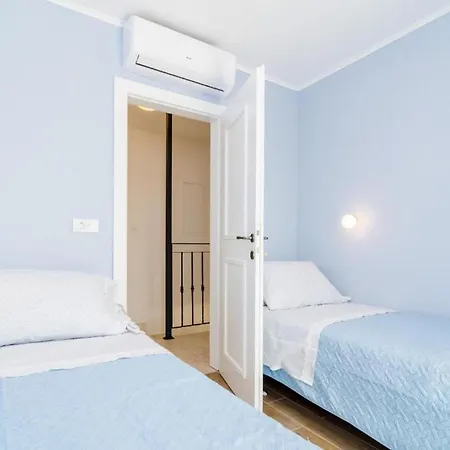 Beachfront With Swimming Pool,terrace And Sea View *