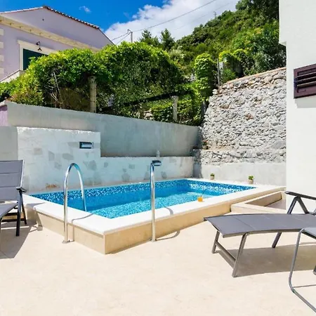 Beachfront With Swimming Pool,terrace And Sea View Slano