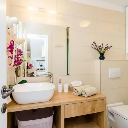 Beachfront With Swimming Pool,terrace And Sea View Vila Slano